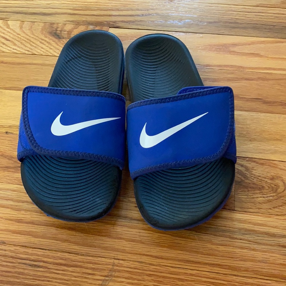 Used Adjustable Nike Boy Slides